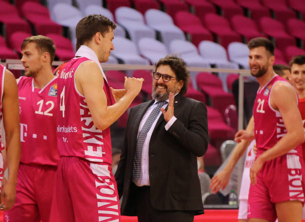 而在公众场 而在公众场